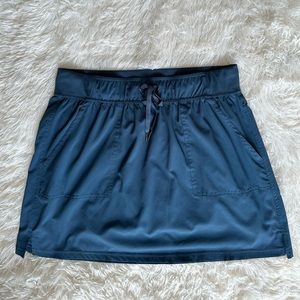 Champion blue skort with pockets! Size L.